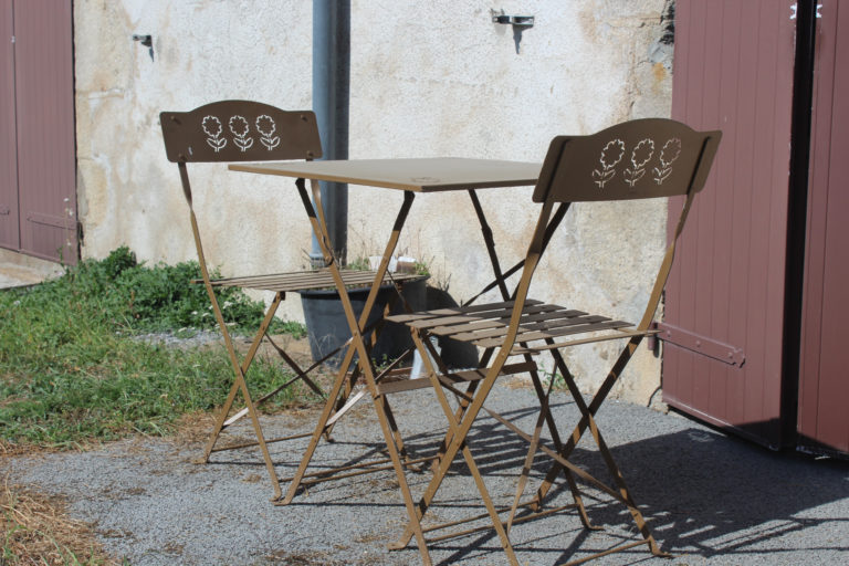 Salon-ext_2211-768x512